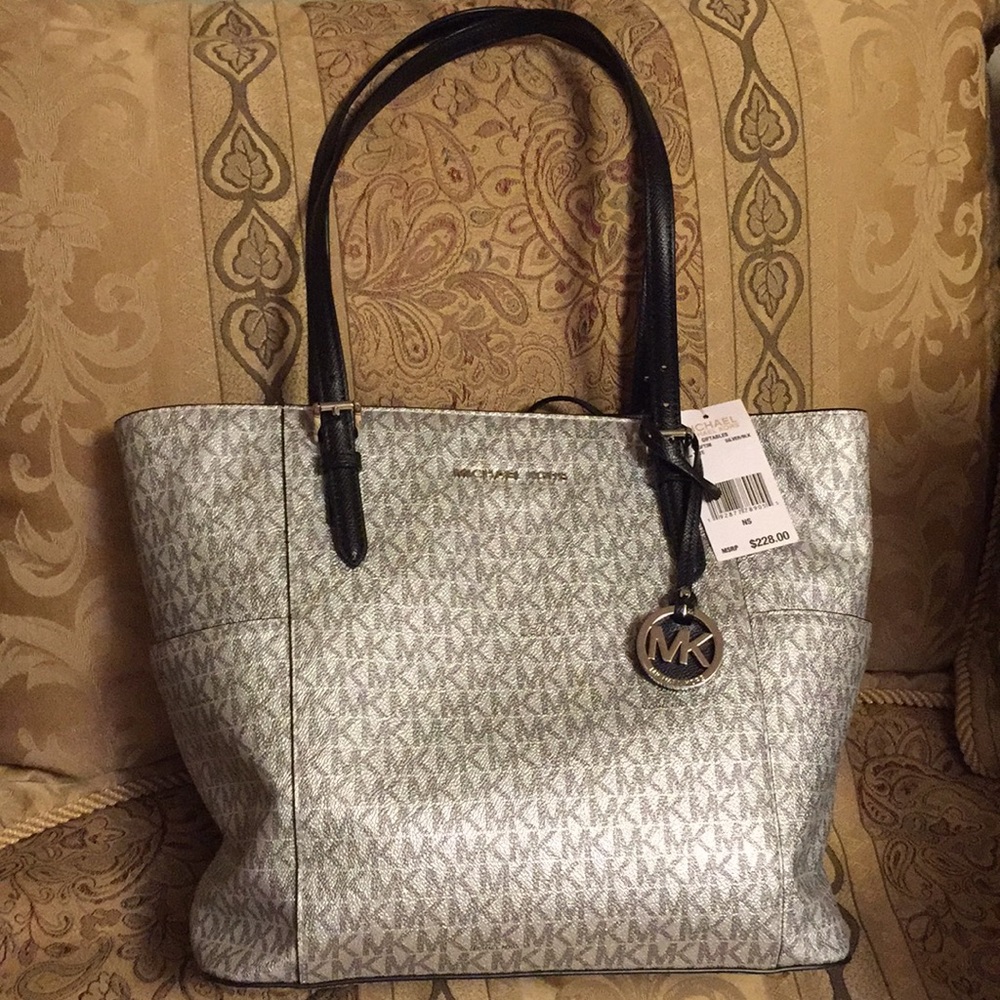 NWT Michael Kors pocketbook